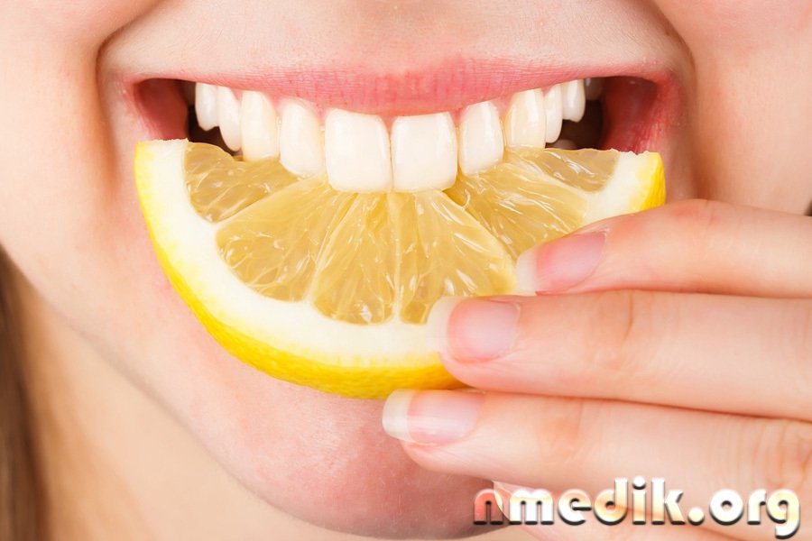 Отбеливание зубов с помощью лимона